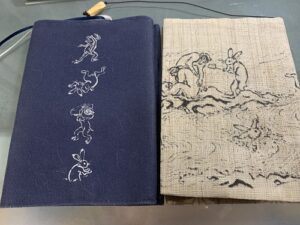 鳥獣戯画のブックカバー